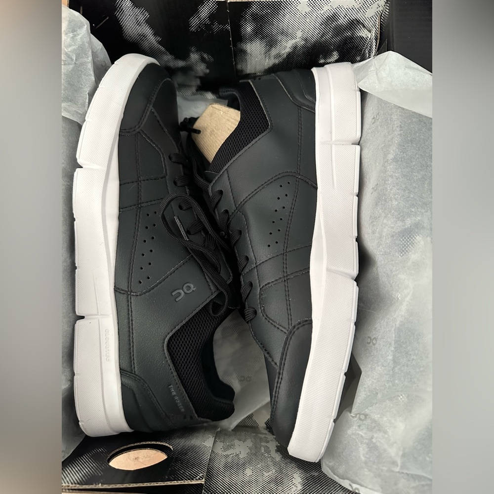 Women’s On “The Rodger” black and white size 11 New without Tags, never worn